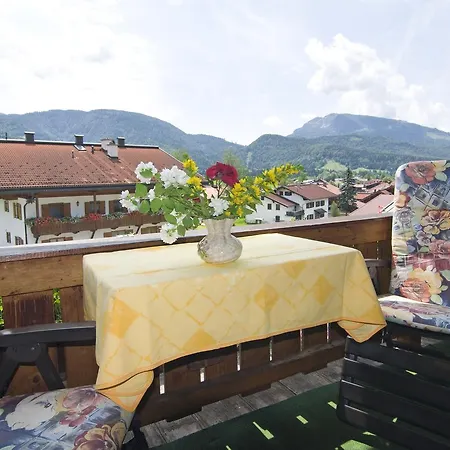 Haus Christl Reit Im Winkl, Kostenloser Parkplatz, Spuelmaschine, 5 Minuten Zum Ortszentrum, Ruhige Lage, Wlan * Reit im Winkl