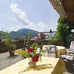 Haus Christl Reit Im Winkl, Kostenloser Parkplatz, Spuelmaschine, 5 Minuten Zum Ortszentrum, Ruhige Lage, Wlan Διαμέρισμα *